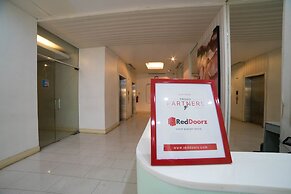 RedDoorz @ Bel Air Soho Suites Makati City