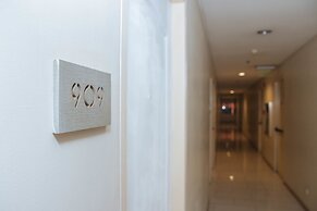 RedDoorz @ Bel Air Soho Suites Makati City