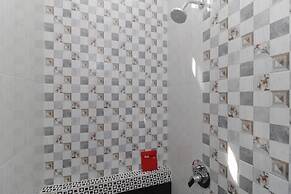 RedDoorz Plus near RS Royal Prima