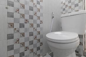 RedDoorz Plus near RS Royal Prima