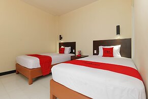 RedDoorz Plus near Halim Perdanakusuma 2