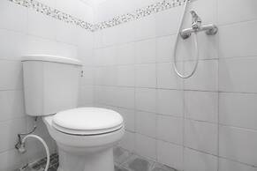 RedDoorz Plus near Hartono Mall