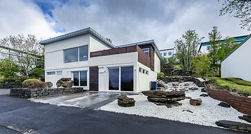 ICELAND SJF Villa , Hot tub & Outdoor Sauna Amazing Mountains View - 1