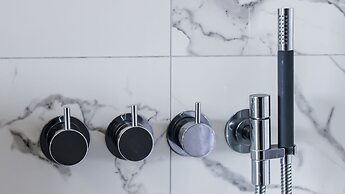 ICELAND SJF Villa , Hot tub & Outdoor Sauna Amazing Mountains View - 1