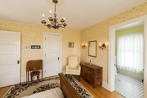 Ringling House Bed & Breakfast