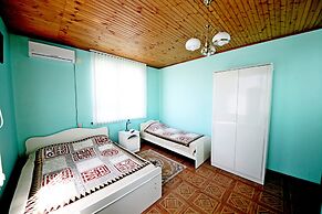 Guest House on Chernomorskaya Ulitsa