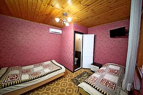 Guest House on Chernomorskaya Ulitsa