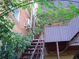 Guest House on Chernomorskaya Ulitsa