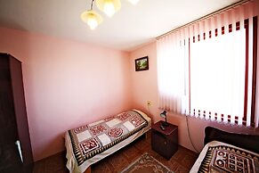 Guest House on Chernomorskaya Ulitsa