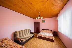 Guest House on Chernomorskaya Ulitsa