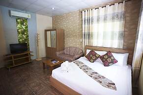 Phalaburi Resort by dreamhouse