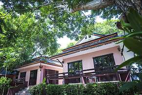 Phalaburi Resort by dreamhouse