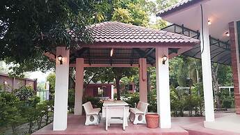 Phalaburi Resort by dreamhouse