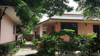 Phalaburi Resort by dreamhouse
