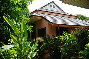 Phalaburi Resort by dreamhouse