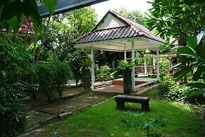 Phalaburi Resort by dreamhouse