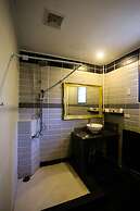 Phalaburi Resort by dreamhouse