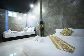 Phalaburi Resort by dreamhouse