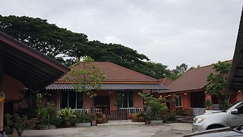 Phalaburi Resort by dreamhouse