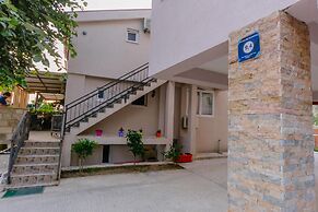 Paradise Bay Apartments