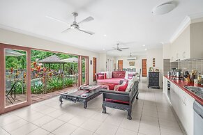 Belle Escapes - Latania Villa Palm Cove