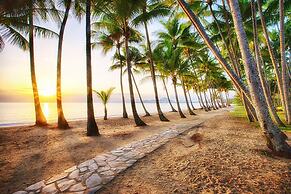 Belle Escapes - Latania Villa Palm Cove