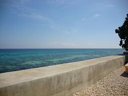 Luzmin BH - Beachfront Cottages