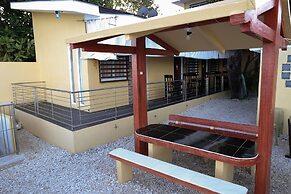 Luzmin BH - Beachfront Cottages