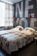 Red Hotel