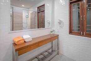 Tiny Taladnoi Hostel