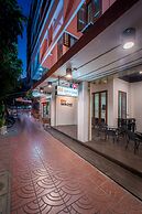 Tiny Taladnoi Hostel