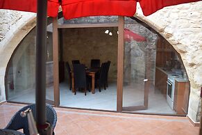 Venetian Cistern Villa