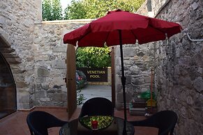 Venetian Cistern Villa