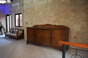 Venetian Cistern Villa