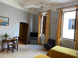 La Vieille Demeure