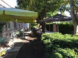 Hôtel Restaurant Les Chènes