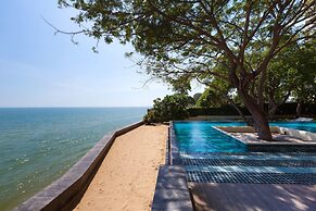 Baan SanKraam Beachfront Condominium