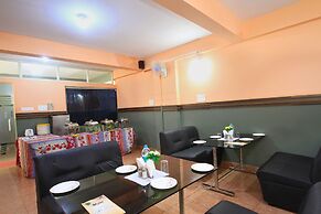 OYO 9653 Ample Premium Suites