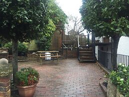 Findon Rest
