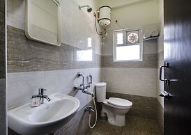 OYO 6749 The Royal Nest