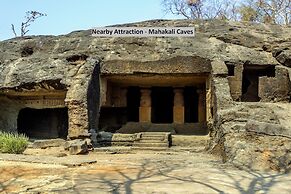 OYO 8678 Hotel Golden Nest