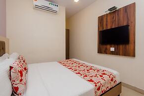 OYO 8678 Hotel Golden Nest