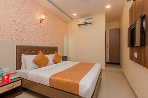 OYO 8678 Hotel Golden Nest
