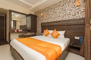 OYO 10650 Hotel Lotus Residency