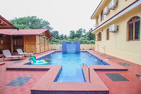 OYO 10723 Home Pool View Studio Colva