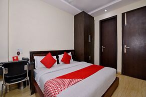 OYO 466 Hotel Lotus B&B