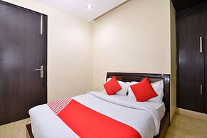 OYO 466 Hotel Lotus B&B