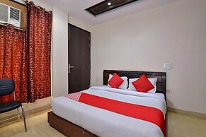 OYO 466 Hotel Lotus B&B