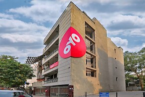 OYO 466 Hotel Lotus B&B