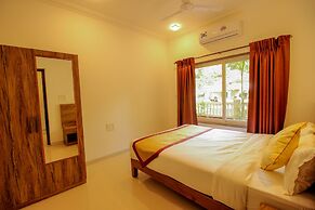 OYO 9792 Home 2BHK Poolside Siolim